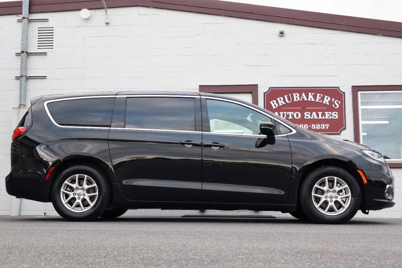 Used 2025 Chrysler Pacifica Select FWD image 7