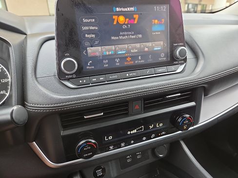 Used 2024 Nissan Rogue SV image 15