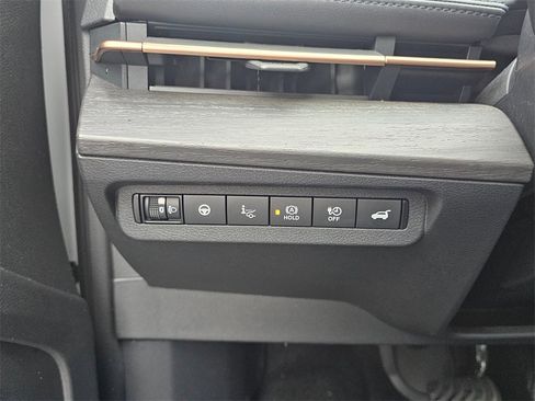 Used 2023 Nissan Ariya AWD image 19