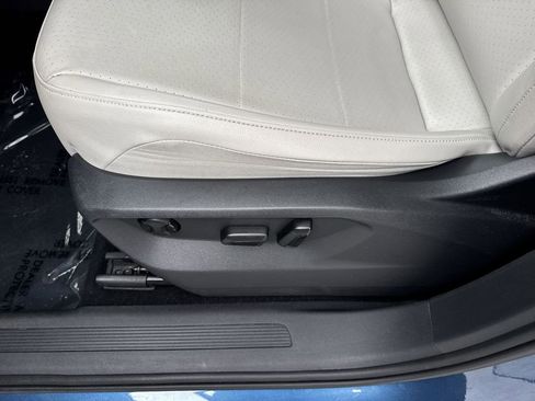 Used 2018 Volkswagen Tiguan SE AWD/4WD image 41