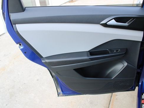 Certified 2023 Volkswagen Taos SE w/ Panoramic Sunroof Package image 21