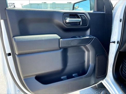 Used 2023 Chevrolet Silverado 1500 Custom Trail Boss w/ LPO, Dark Essentials Package AWD/4WD image 9
