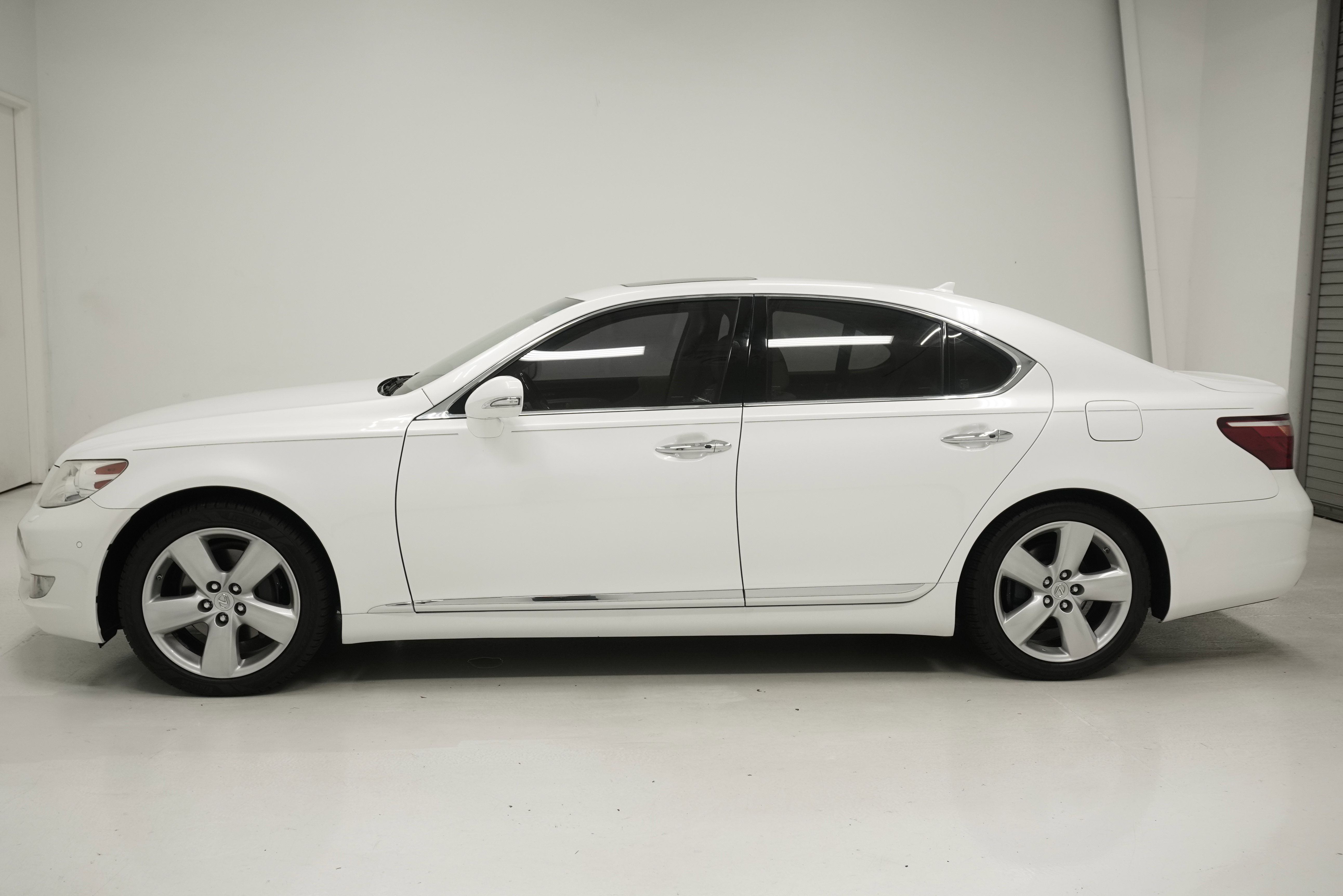 Used 2012 Lexus LS 460 w/ Luxury Value Edition RWD image 7