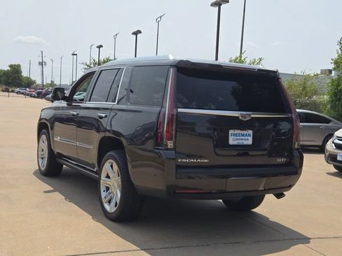 Used 2017 Cadillac Escalade Premium Luxury AWD/4WD image 7