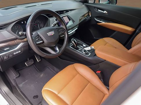 Certified 2023 Cadillac XT4 Sport FWD image 10