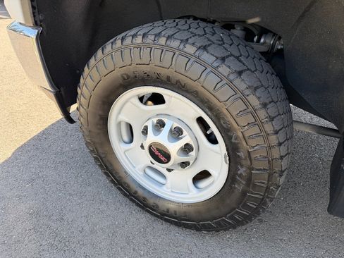 Used 2023 Chevrolet Silverado 2500 LT image 28