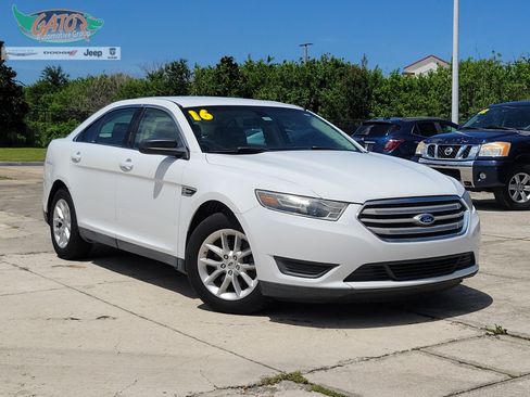 Used 2015 Ford Taurus SE FWD image 1
