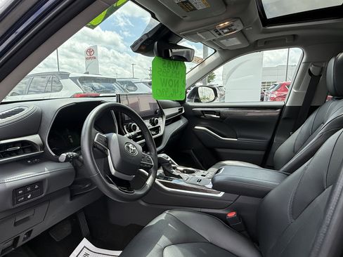 Used 2023 Toyota Highlander Limited w/ Protection Package #3 (TMS) AWD/4WD image 18