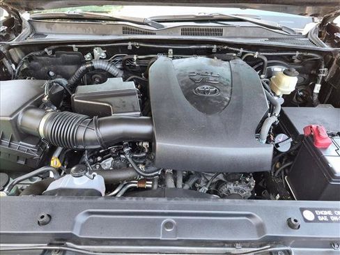 Used 2016 Toyota Tacoma SR5 w/ SR5 Appearance Package (SN) RWD image 21