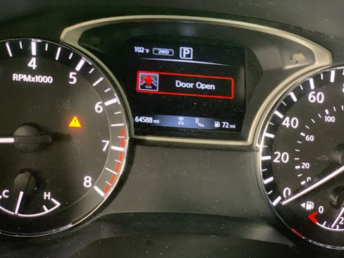 Used 2020 Nissan Pathfinder SL AWD/4WD image 23
