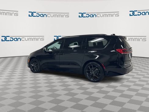 Used 2025 Chrysler Pacifica Limited FWD image 6