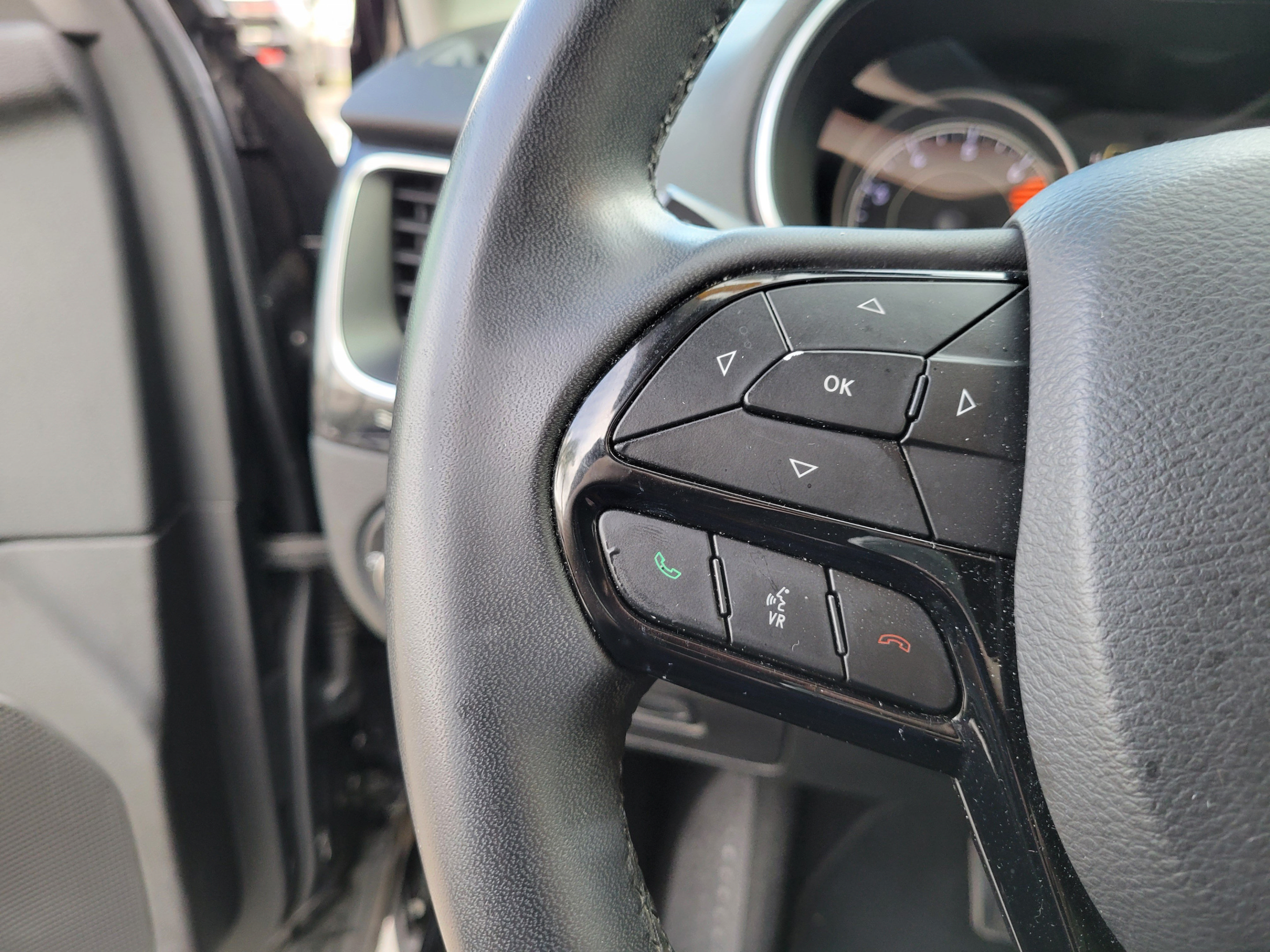 Used 2020 Jeep Cherokee Latitude Plus FWD image 27