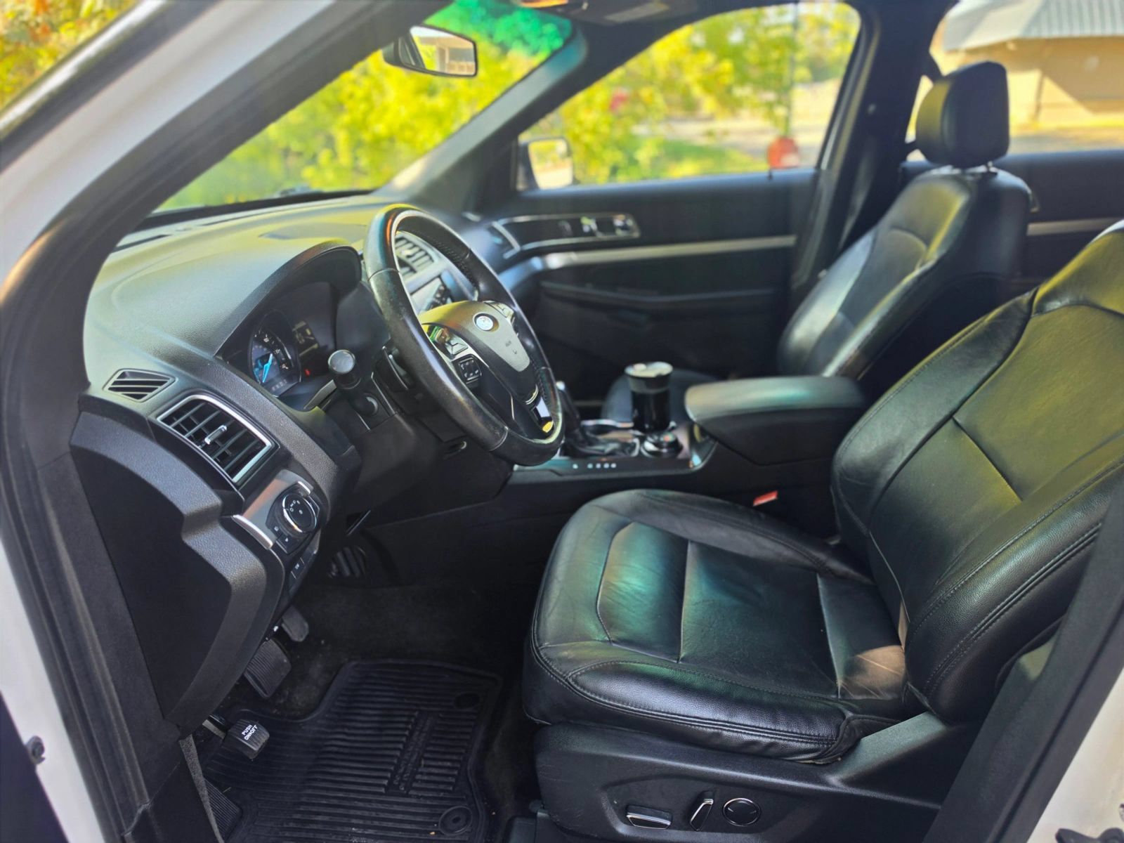 Used 2016 Ford Explorer XLT w/ Equipment Group 202A AWD/4WD image 10