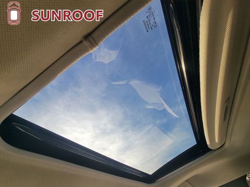 Used 2025 Toyota Sienna LE image 29