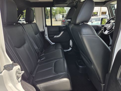 Used 2017 Jeep Wrangler Unlimited Rubicon AWD/4WD image 18