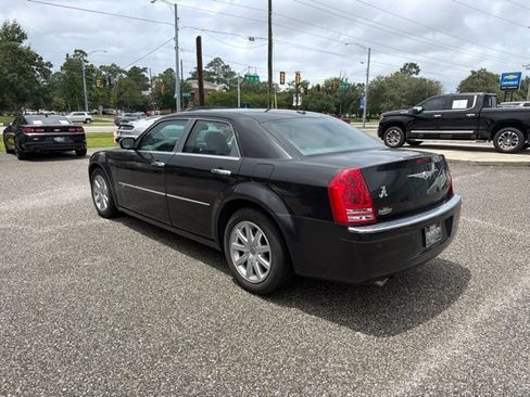 Used 2010 Chrysler 300 C RWD image 7
