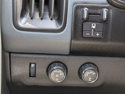 Used 2022 Chevrolet Colorado Z71 AWD/4WD image 18