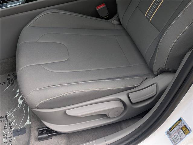 New 2025 Hyundai Elantra SEL FWD image 4