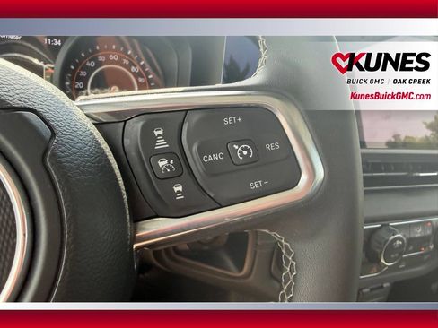 Used 2025 Jeep Wrangler Unlimited Sahara AWD/4WD image 19