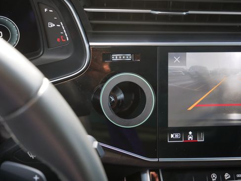 Used 2022 Audi Q8 Prestige image 33