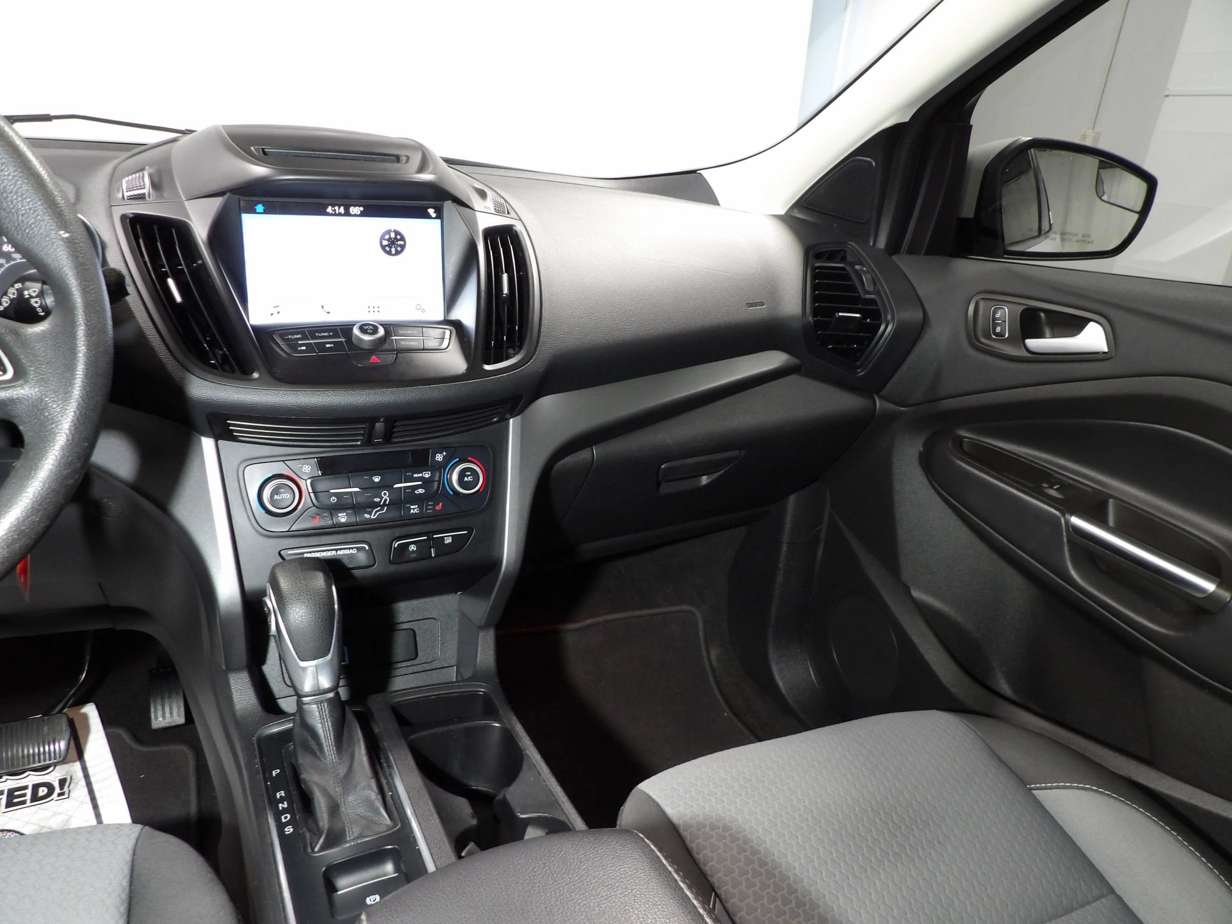 Used 2018 Ford Escape SE w/ SE Sync 3 Package FWD image 12