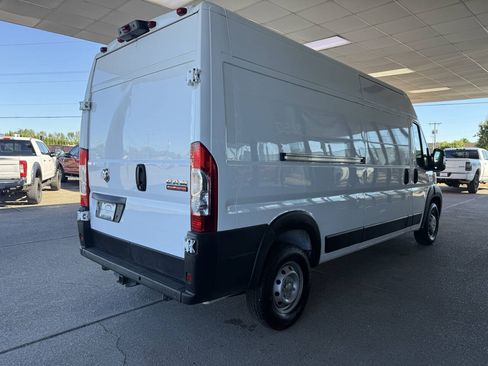Used 2021 RAM ProMaster 2500 w/ Convenience Group FWD image 8