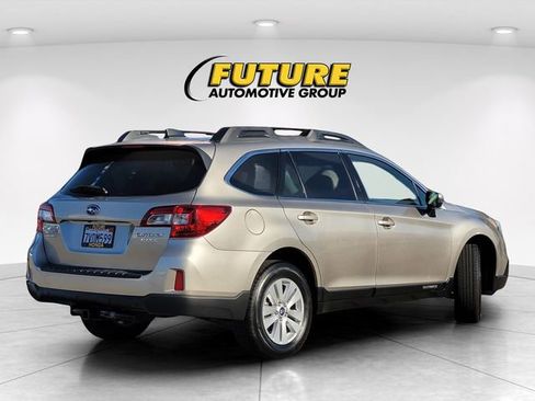 Used 2017 Subaru Outback 2.5i Premium image 4
