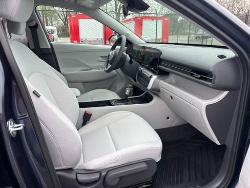 Used 2025 Hyundai Kona SEL image 8