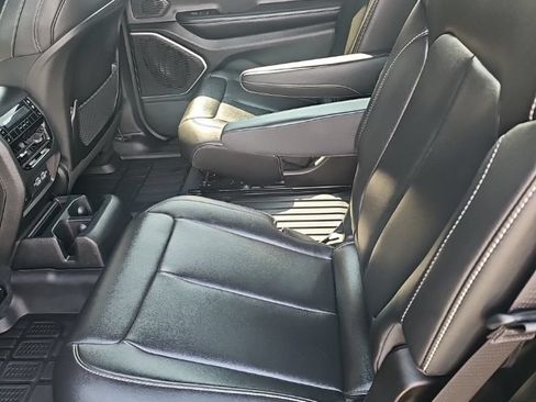 Used 2024 Jeep Grand Cherokee L Limited w/ Black Appearance Package AWD/4WD image 7