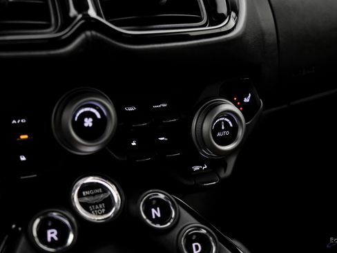 Used 2020 Aston Martin V8 Vantage Coupe image 55