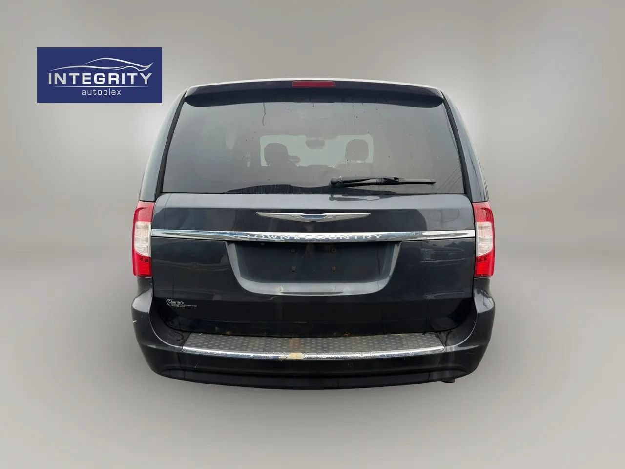 Used 2014 Chrysler Town & Country Touring FWD image 4