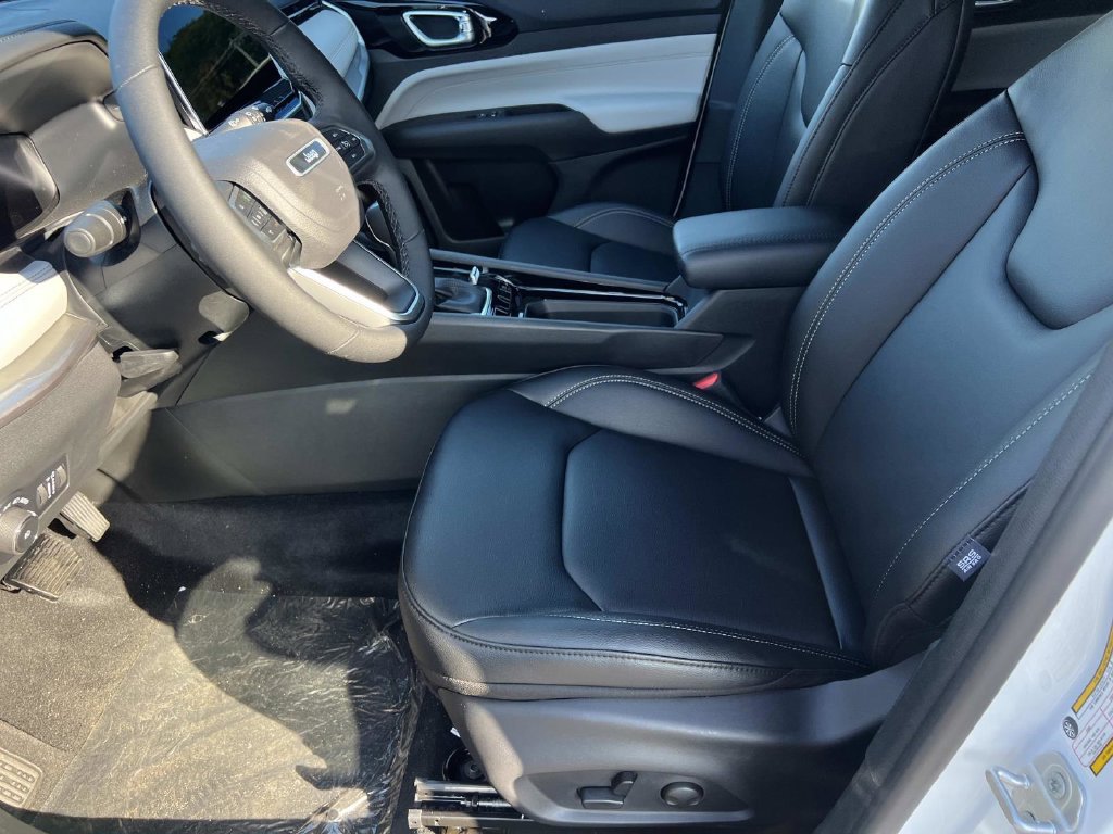 Used 2026 Jeep Compass Limited AWD/4WD image 17