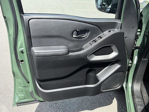 Certified 2022 Nissan Frontier SV AWD/4WD image 19
