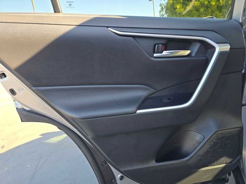 Used 2022 Toyota RAV4 XLE Premium image 17