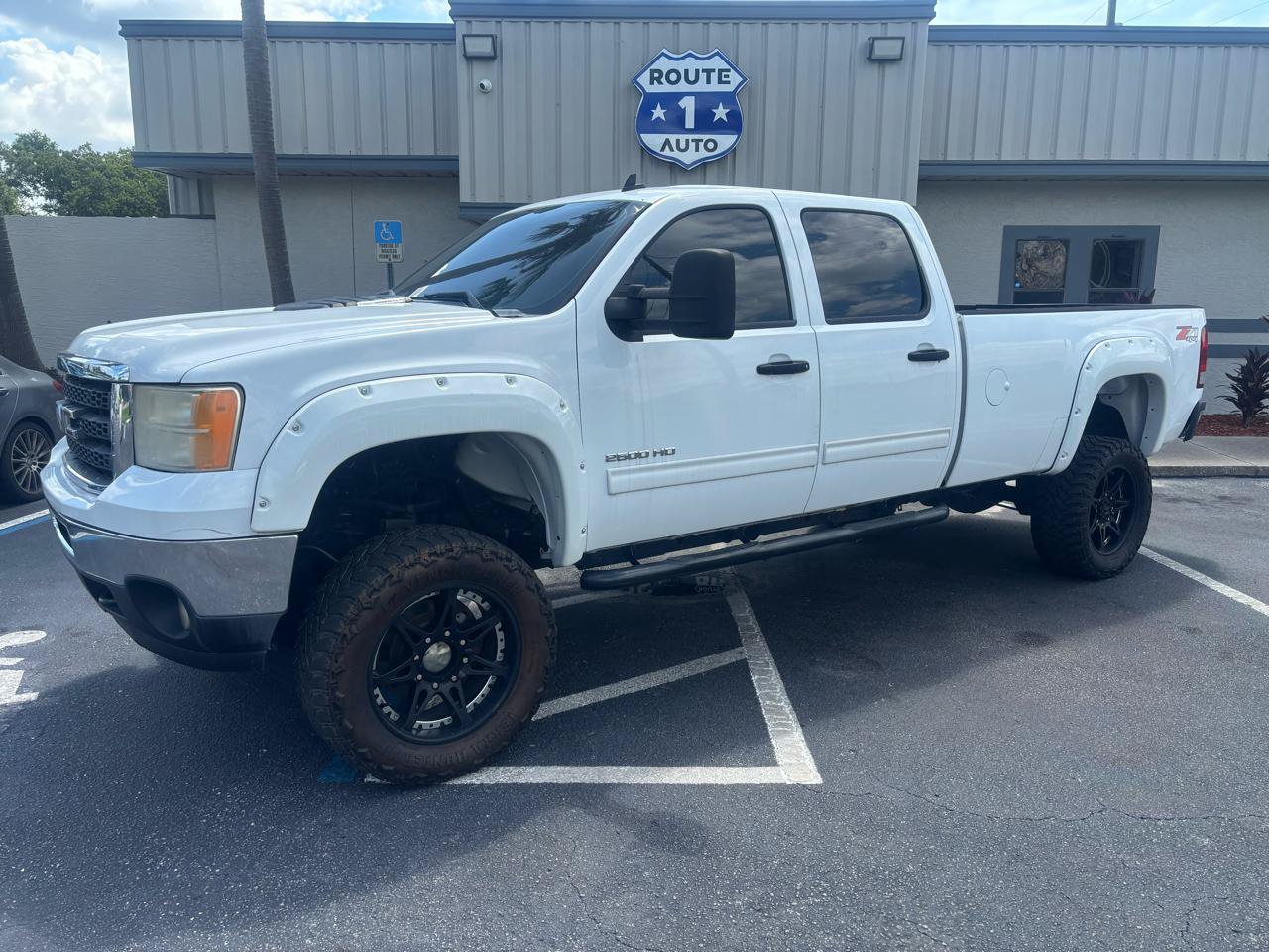 Used 2012 GMC Sierra 2500 SLE w/ SLE Preferred Package AWD/4WD image 1