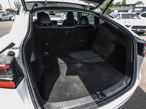 Used 2021 Tesla Model Y Long Range AWD/4WD image 26