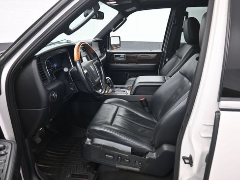 Used 2016 Lincoln Navigator Select AWD/4WD image 9