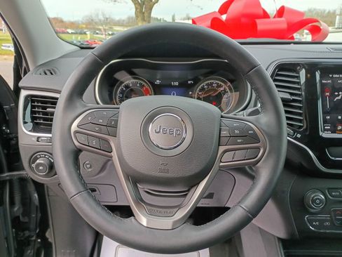 Used 2019 Jeep Cherokee Limited image 14