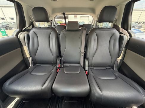 Used 2026 Kia Carnival FWD image 41