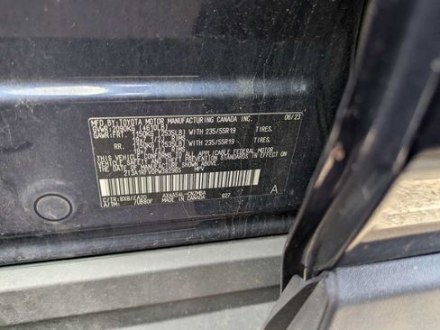 Used 2023 Toyota RAV4 XLE Premium AWD/4WD image 9