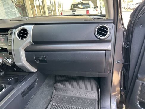 Used 2017 Toyota Tundra SR5 image 25