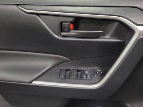 Used 2019 Toyota RAV4 LE w/ All Weather Liner Package FWD image 29