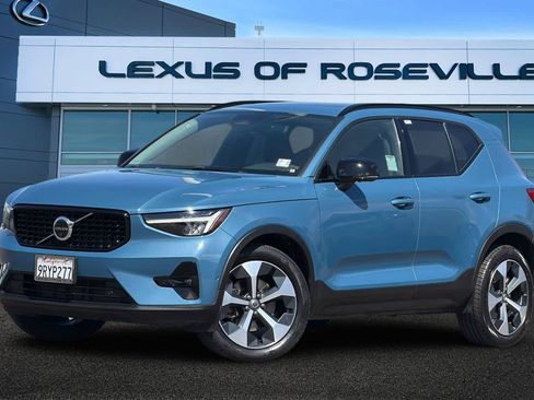 Used 2024 Volvo XC40 B5 Plus AWD/4WD image 1