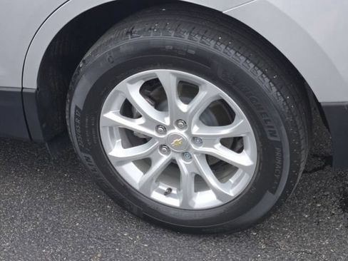 Used 2021 Chevrolet Equinox LS w/ LS Convenience Package FWD image 4