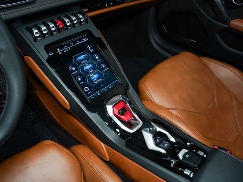 Used 2021 Lamborghini Huracan EVO image 39