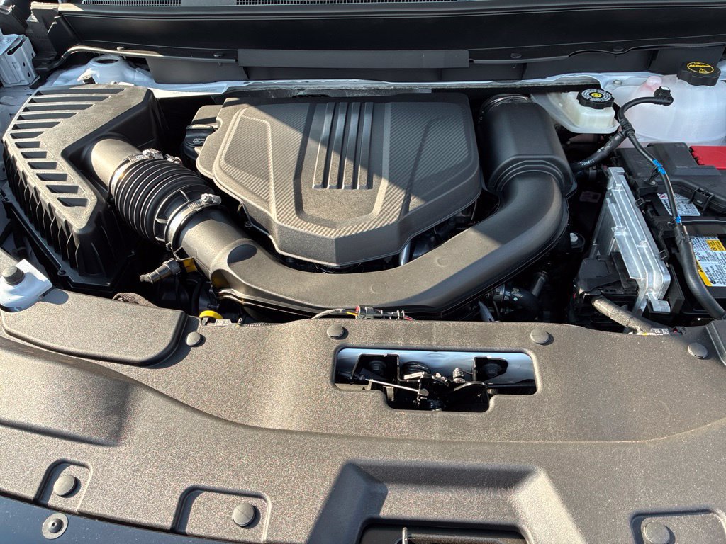 New 2027 Chevrolet Traverse RS w/ LPO, Floor Liner Package FWD image 39