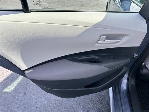 Used 2025 Toyota Corolla LE image 16