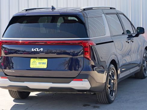 Used 2025 Kia Carnival EX image 57