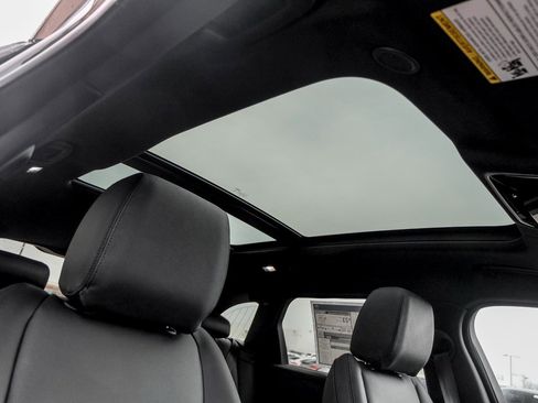 Used 2026 Land Rover Range Rover Velar S image 23