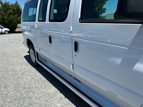 Used 2011 Ford E-350 and Econoline 350 XLT RWD image 18